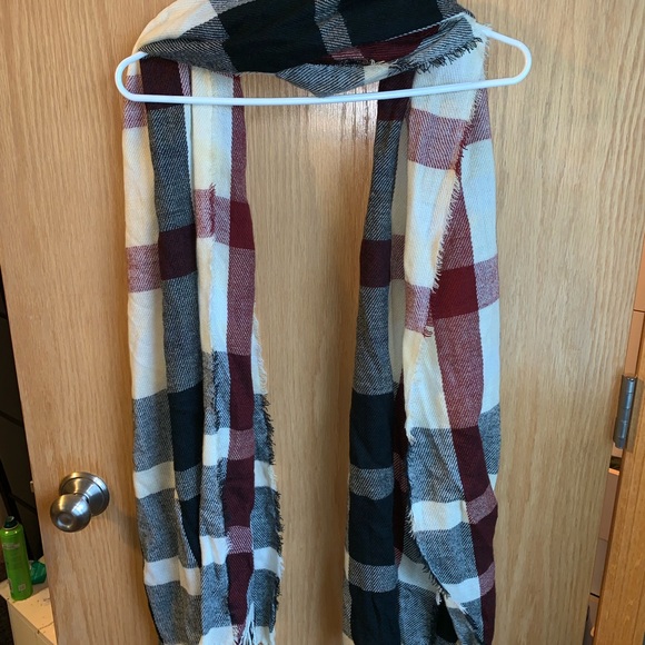 Light Scarf - Picture 3 of 4